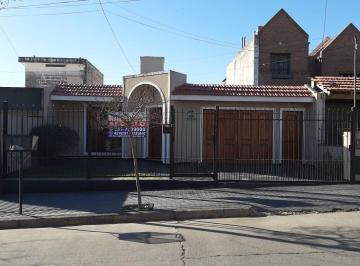 Casa de 7 ambientes, Córdoba · Casa + Departamento en Barrio Maipú!