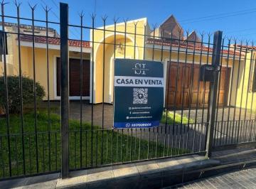 Casa de 7 ambientes, Córdoba · Hermosa Casa con Quincho + Departamento en Barrio Maipú! Imperdible!
