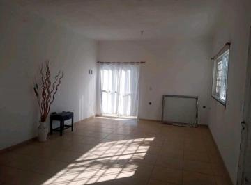 Casa · 65m² · 2 Dormitorios · 1 Cochera · Vendo Casa Barrio La Quinta Sobre Av Hermoso Vista
