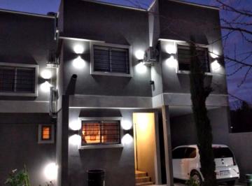 Casa de 4 ambientes, San Vicente · Oportunidad Única Casa de 4 Ambientes, Cochera 3 Vehículos, Pileta y Quincho.