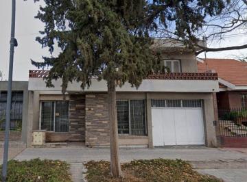 Casa · 186m² · 5 Ambientes · 1 Cochera · Casa en Venta Sexta Seccion - Ciudad Mendoza