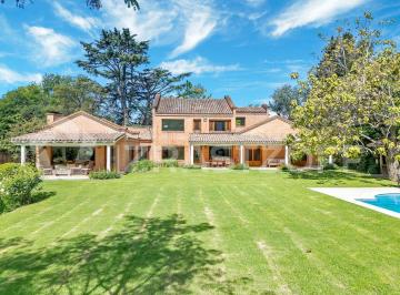 Casa · 467m² · 9 Ambientes · 4 Cocheras · Casa en Lomas de San Isidro