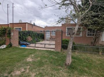 Imagen 1 - Casa en esquina de 2 dormitorios con amplio patio y quincho en Punta Chacra, Roldán. - · Casa en Esquina de 2 Dorm. con Amplio Patio y Quincho en Punta Chacra, Roldán.