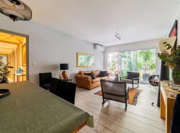 Departamento de 3 ambientes, Recoleta · Semipiso con Balcón Corrido y Patio/jardin