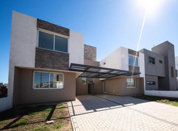 Casa · 121m² · 5 Ambientes · 2 Cocheras · Con Los Detalles de Calidad Que Nadie Te Ofrece