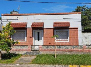 Casa · 120m² · 6 Ambientes · 1 Cochera · Se Vende Casa Dentro de Los 4 Boulevares