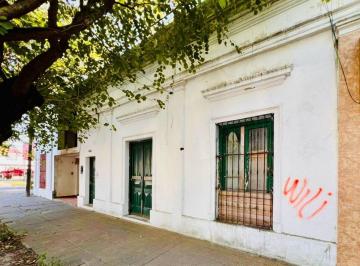 Casa · 106m² · 3 Ambientes · Vende Casa Antigua a Reciclar Zona Centro