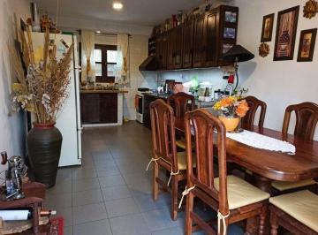 Casa · 94m² · 3 Ambientes · 3 Cocheras · Se Vende Casa de 2 Dorm. en Tanti