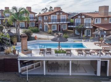Casa · 163m² · 4 Ambientes · 1 Cochera · Casa en Villa del Lago