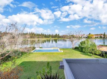 Casa · 300m² · 5 Ambientes · 1 Cochera · Casa en Venta en Santa Bárbara, 4 Dorm., a La Laguna