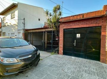 Casa · 101m² · 4 Ambientes · 2 Cocheras · Casa 4 Ambientes en Venta en Caceros Centro