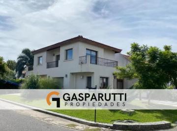 Casa · 178m² · 4 Ambientes · 2 Cocheras · Casa en Alquiler en Aranjuez Country Club con Pileta