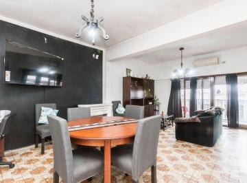 Bodega-Galpón · 120m² · Oportunidad! Venta Galpon con 2 Viviendas de 3amb.