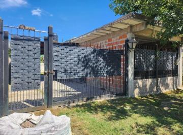 Casa · 45m² · 2 Ambientes · 1 Cochera · Venta Casa Funcional con Cochera y Pileta en Glew