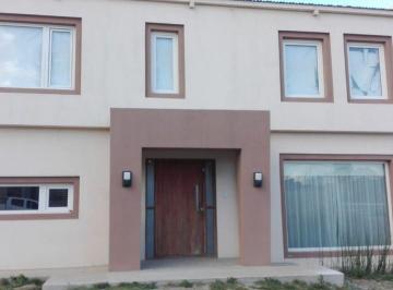 Casa · 162m² · 4 Ambientes · Propiedad en Bº Feijo 3 Dormit.2 Baños - 2 Plantas