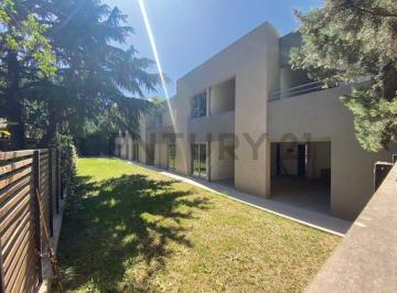 Casa · 80m² · 3 Ambientes · 1 Cochera · Venta Casa / Duplex 2 Dorm. con Cochera en Benavidez en Complejo con Amenities y Mucho Verde