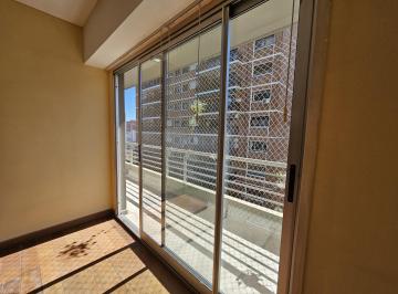 Luminoso · Alquiler Departamento 3 Ambientes con Cochera y Balcón en Belgrano | Coghlan