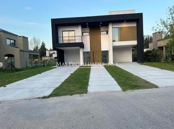 Casa · 183m² · 4 Ambientes · 2 Cocheras · Casa en Alquiler en Canning Barrio El Principado 3 Dormitori