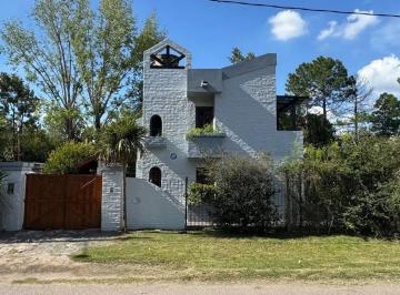 Quinta vacacional · 220m² · 4 Ambientes · 2 Cocheras · Quinta en Venta 4 Ambientes en La Reja