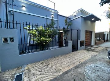 Casa · 100m² · 3 Ambientes · 1 Cochera · En Caseros Venta de Hermosa Casa de 3 Ambientes Al Frente + Departamento de 2 Ambientes F: 10332
