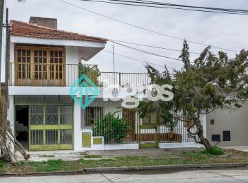 Casa de 5 ambientes, Salta · Casa en Venta de 3 Dorm. con Cochera en Tres Cerritos