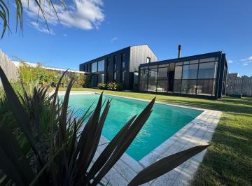 Casa · 300m² · 8 Ambientes · 4 Cocheras · Importante Casa en Venta en El Quimilar City Bell 457 E/ 11