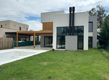 Casa · 203m² · 4 Ambientes · 1 Cochera · Casa en Venta en Lagoon Pilar, Pilar, G. B. a. Zona Norte