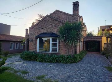 Casa · 200m² · 6 Ambientes · 1 Cochera · Casa en Venta en Champagnat, Pilar, G. B. a. Zona Norte