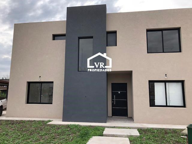 Casa · 140m² · 5 Ambientes · 2 Cocheras
