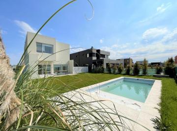Casa · 150m² · 3 Ambientes · 1 Cochera · Casa en Venta en El Barrio Vila Marina I | Villa Nueva | Tigre