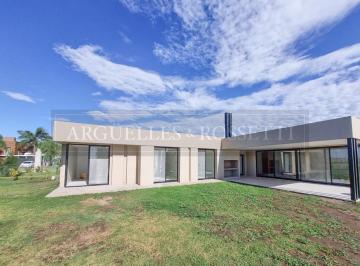 Casa · 180m² · 4 Ambientes · 1 Cochera · Casa en Funes 3 Dorm. Vida 1