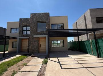 Departamento · 100m² · 3 Ambientes · 2 Cocheras · Duplex en Venta en B° Privado Ciro de Vieytes