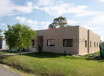 Casa · 135m² · 4 Ambientes · 2 Cocheras · Casa en Construccion Lote Interno Barrio Privado El Ensueño