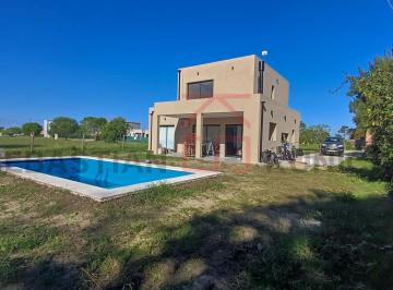 Casa · 134m² · 4 Ambientes · 2 Cocheras · Casa en Lote Perimetral en Bº Cerrado El Ensueño