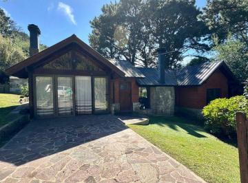 Casa · 904m² · 2 Ambientes · 1 Cochera · Venta Casa con Gran Jardin - Sierra de Los Padres