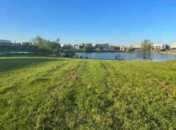 Terreno · Hermoso Lote a Laguna en Venta en El Canton Islas