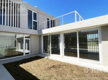 Casa · 150m² · 4 Ambientes · Casa en Venta 4 Ambientes Greenville Polo Hudson