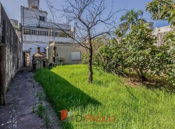 Casa · 208m² · 4 Ambientes · 1 Cochera · Casa en Venta 4 Ambientes con Parque y Galpon en Caseros