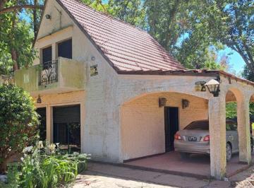 Quinta vacacional · 240m² · 4 Ambientes · 1 Cochera · Casaquinta Estilo Alpina Sobre Lote de 3289 m²