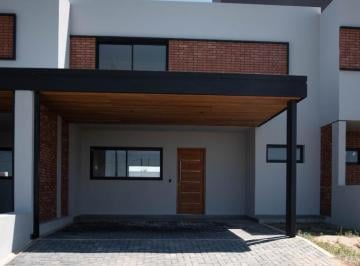 Casa · 169m² · 4 Ambientes · 2 Cocheras · Prados de Manantiales - Fondo Norte - Mejor Ubicación - Muy Grande