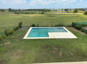 Casa · 350m² · 4 Dormitorios · 6 Cocheras · Casa en El Canton Golf con Vista Plena Al Golf