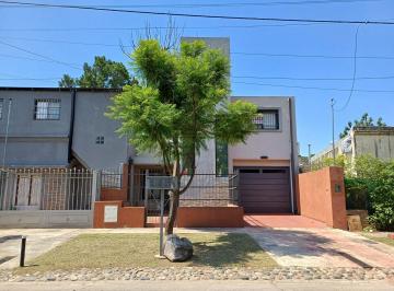Casa · 140m² · 4 Ambientes · 2 Cocheras · Alquiler Casa Villa Belgrano