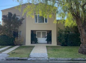 Casa de 7 ambientes, Guaymallén · Casa en Venta – Club de Campo Mendoza – Guaymallen – 630 m²