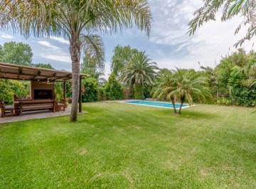 Casa · 250m² · 7 Ambientes · 1 Cochera · Casa con 3 Dorm. en Venta en Santa Barbara