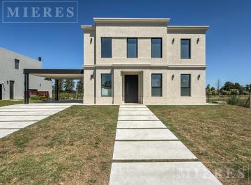 Casa · 220m² · 5 Ambientes · 2 Cocheras · Casa en Venta en Pebble Beach, Pilar Golf