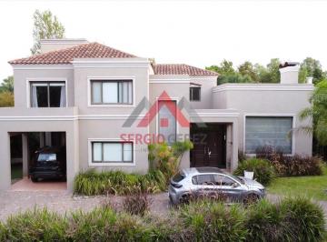 Casa · 333m² · 6 Ambientes · 2 Cocheras · Casa en Campos de Alvarez