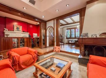 Casa · 214m² · 6 Ambientes · 1 Cochera · Venta Casa de 6 Ambientes en Colegiales Estilo Inglés Sobre Lote Propio