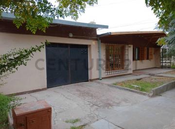 Casa · 190m² · 4 Ambientes · 2 Cocheras · Venta de Casa 4 Ambiente Barrio Unimev San Rafael
