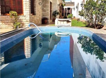 Casa · 287m² · 4 Dormitorios · 2 Cocheras · Casa - Echesortu - Pileta - Quincho