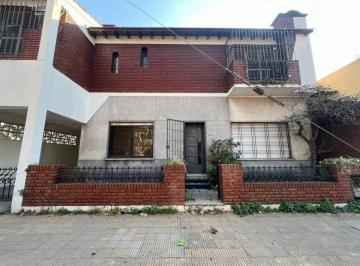 PH · 91m² · 4 Ambientes · 1 Cochera · PH en Venta en Ramos Mejia